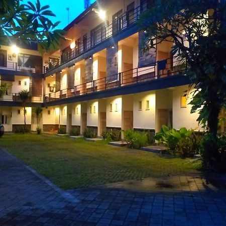 Urbanview Hotel Wayan Mansion Denpasar  Exterior photo