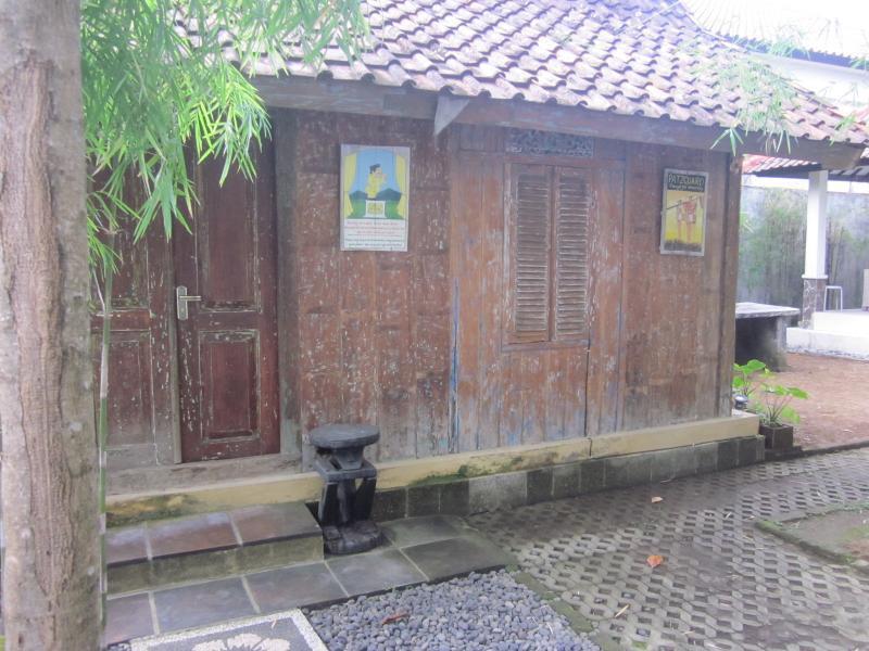 Urbanview Hotel Wayan Mansion Denpasar  Exterior photo