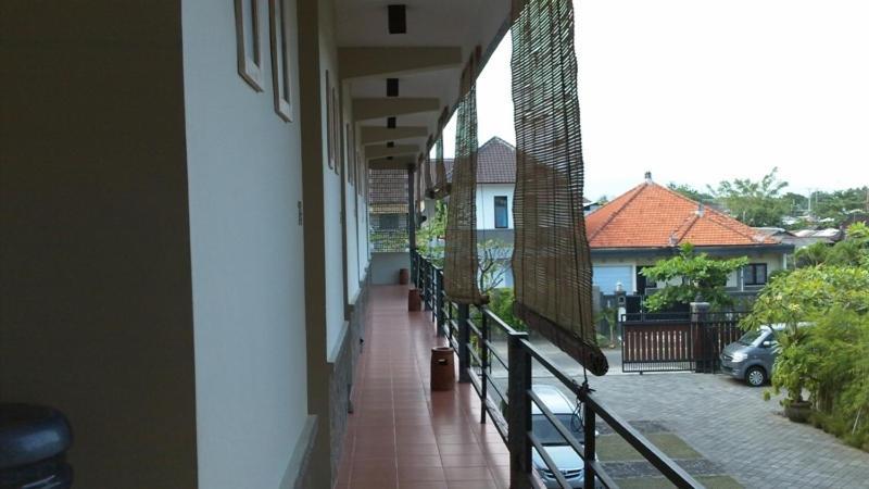 Urbanview Hotel Wayan Mansion Denpasar  Exterior photo