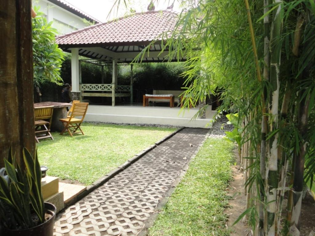 Urbanview Hotel Wayan Mansion Denpasar  Exterior photo