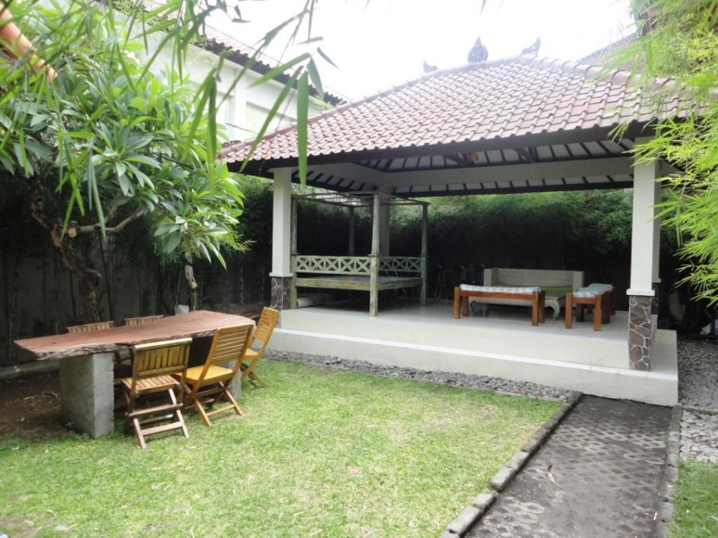 Urbanview Hotel Wayan Mansion Denpasar  Exterior photo
